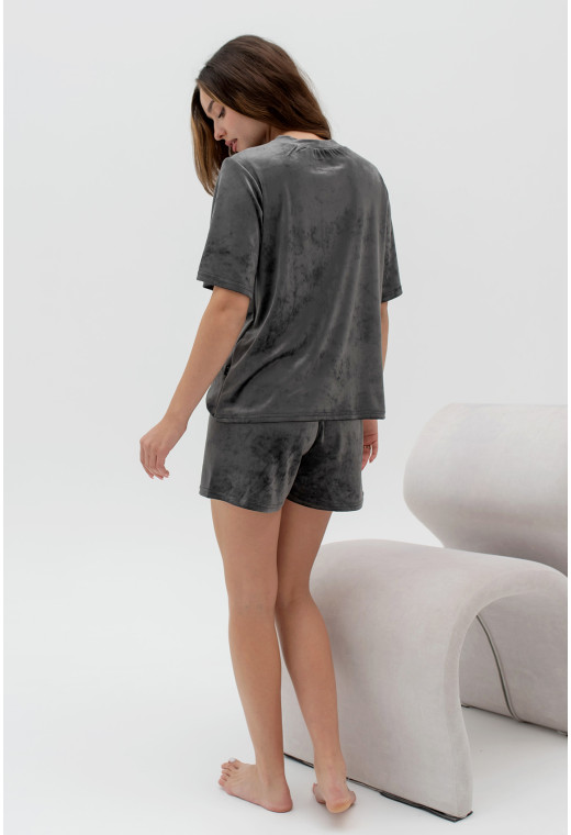 Графитовая пижама бант с шортами — 193453. Maritel. Изображенние 1 Графитовая пижама бант с шортами — 193453. Maritel. Изображенние 1