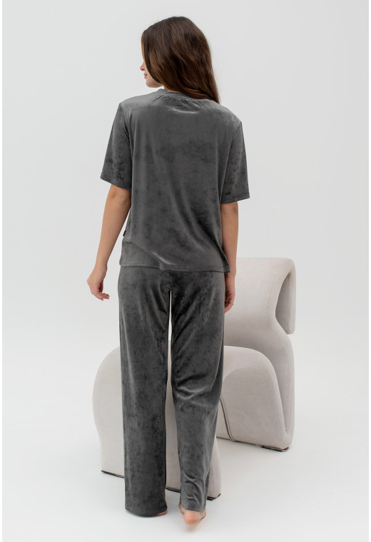 Графитовая пижама бант со штанами — 204096. Maritel. Изображенние 1 Графитовая пижама бант со штанами — 204096. Maritel. Изображенние 1