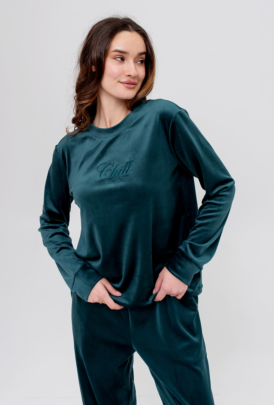 Изумрудная велюровая пижама Chill time — 120569. Maritel. Изображенние 2 Изумрудная велюровая пижама Chill time — 120569. Maritel. Изображенние 2