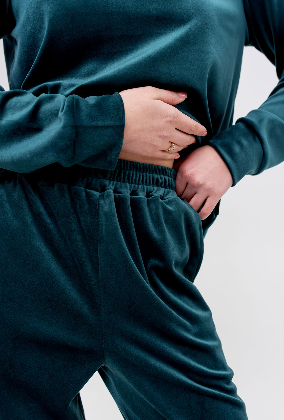 Изумрудная велюровая пижама Chill time — 120569. Maritel. Изображенние 4 Изумрудная велюровая пижама Chill time — 120569. Maritel. Изображенние 4