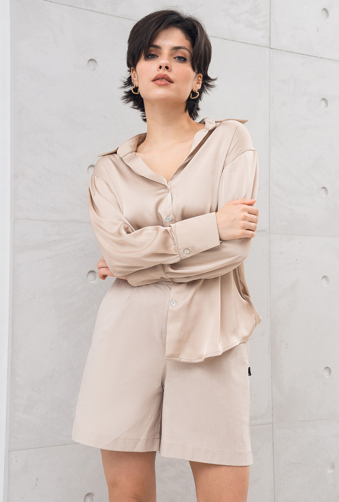 Бежевые короткие льняные шорты —  979321. Maritel