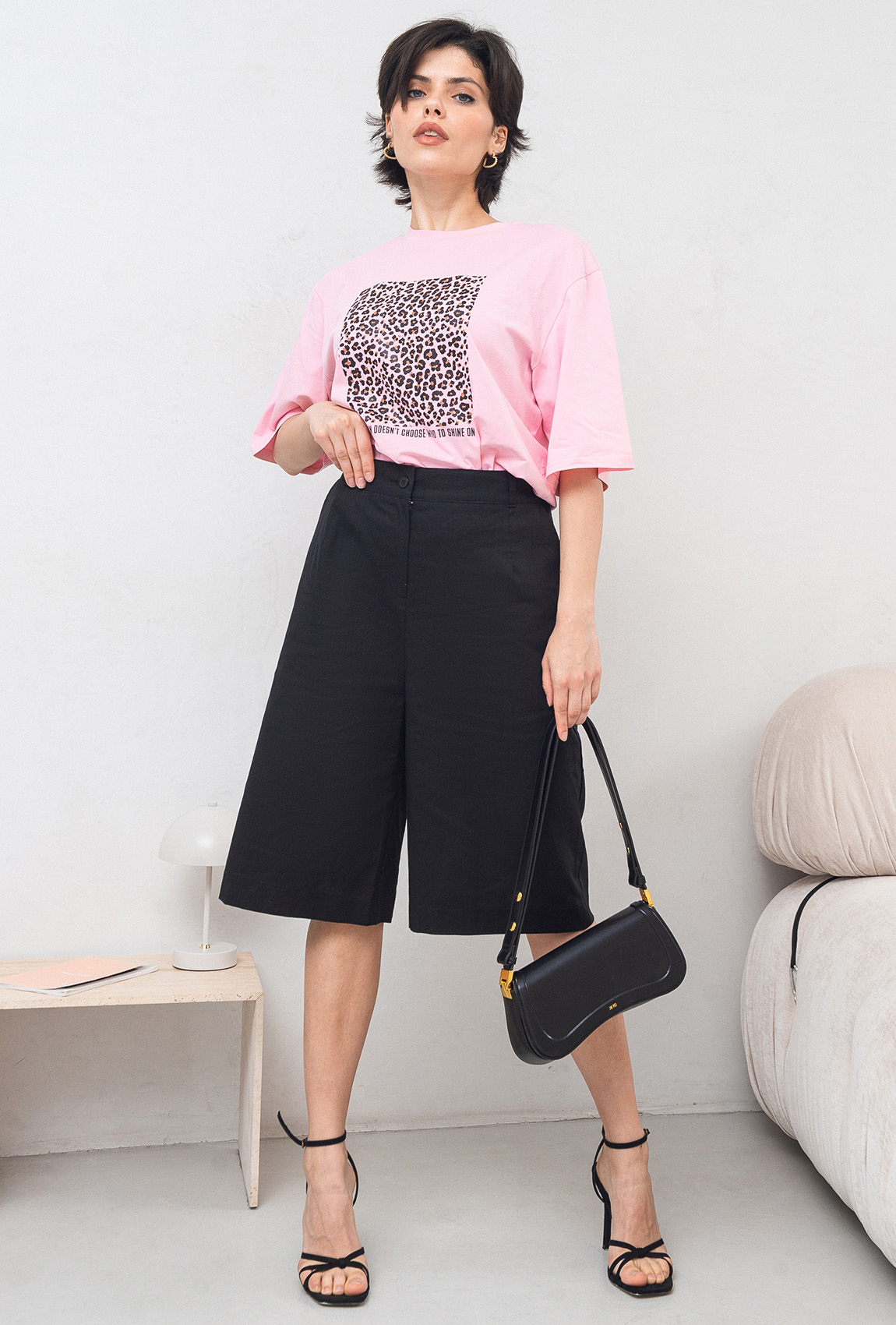 Черные удлиненные льняные шорты —  355467. Maritel