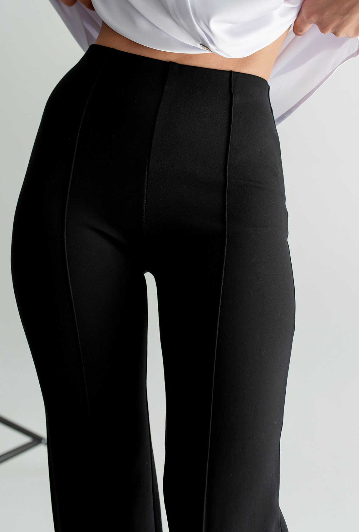 Чорні штани кльош з начосом —  828591. Maritel. Зображення 4