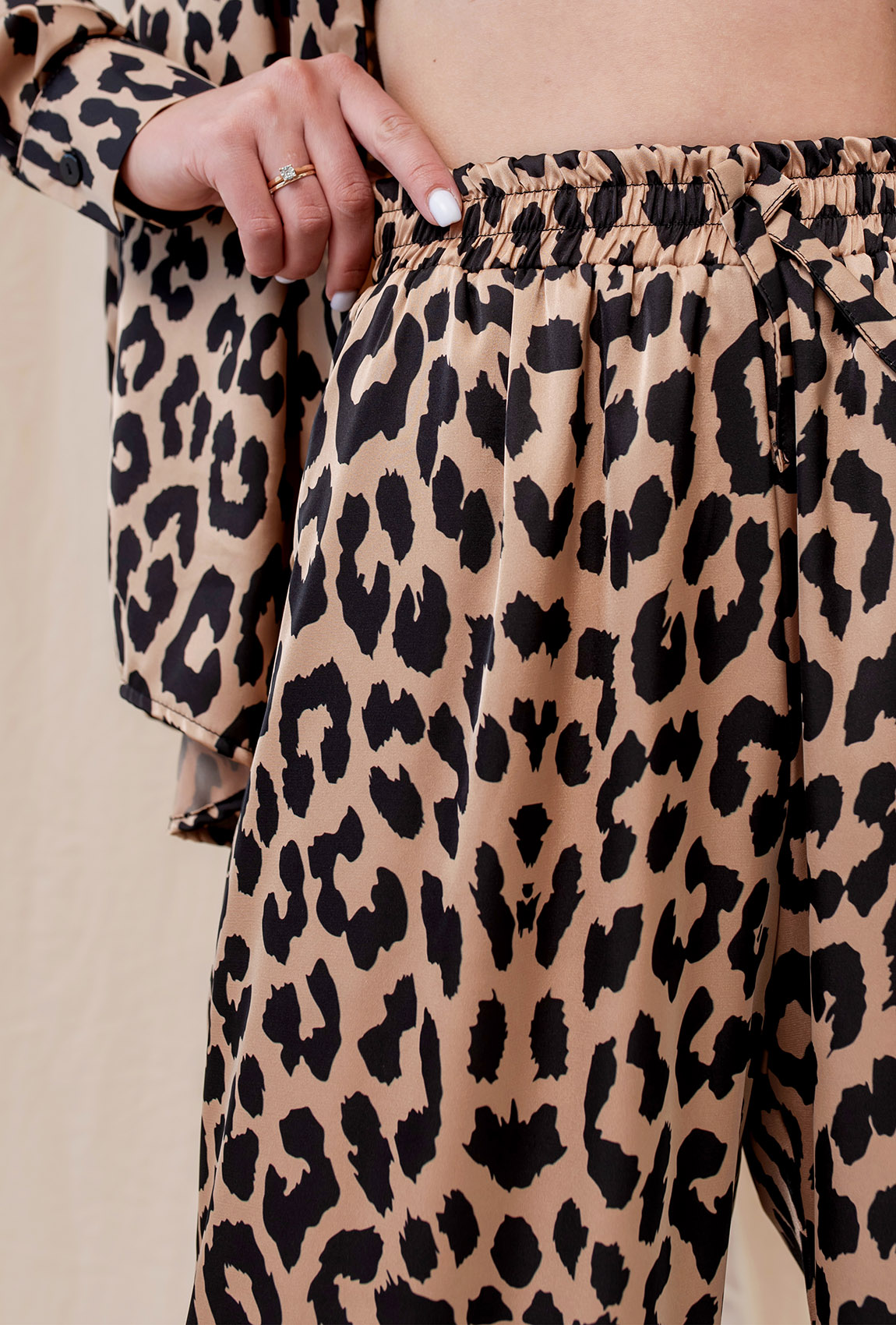 Шелковые леопардовые штаны —  482287. Maritel. Изображенние 1 Шелковые леопардовые штаны —  482287. Maritel. Изображенние 1