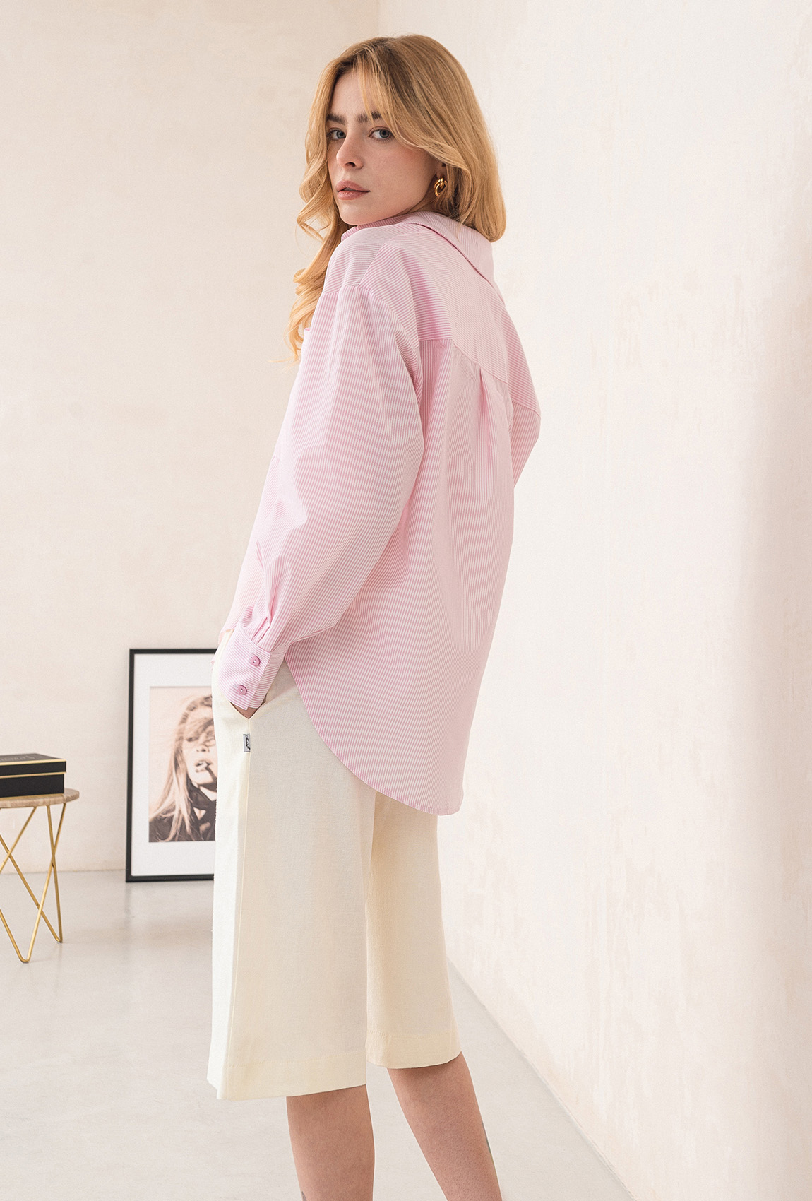 Розовая рубашка котон в тонкую полоску — 263949. Maritel. Изображенние 2 Розовая рубашка котон в тонкую полоску — 263949. Maritel. Изображенние 2