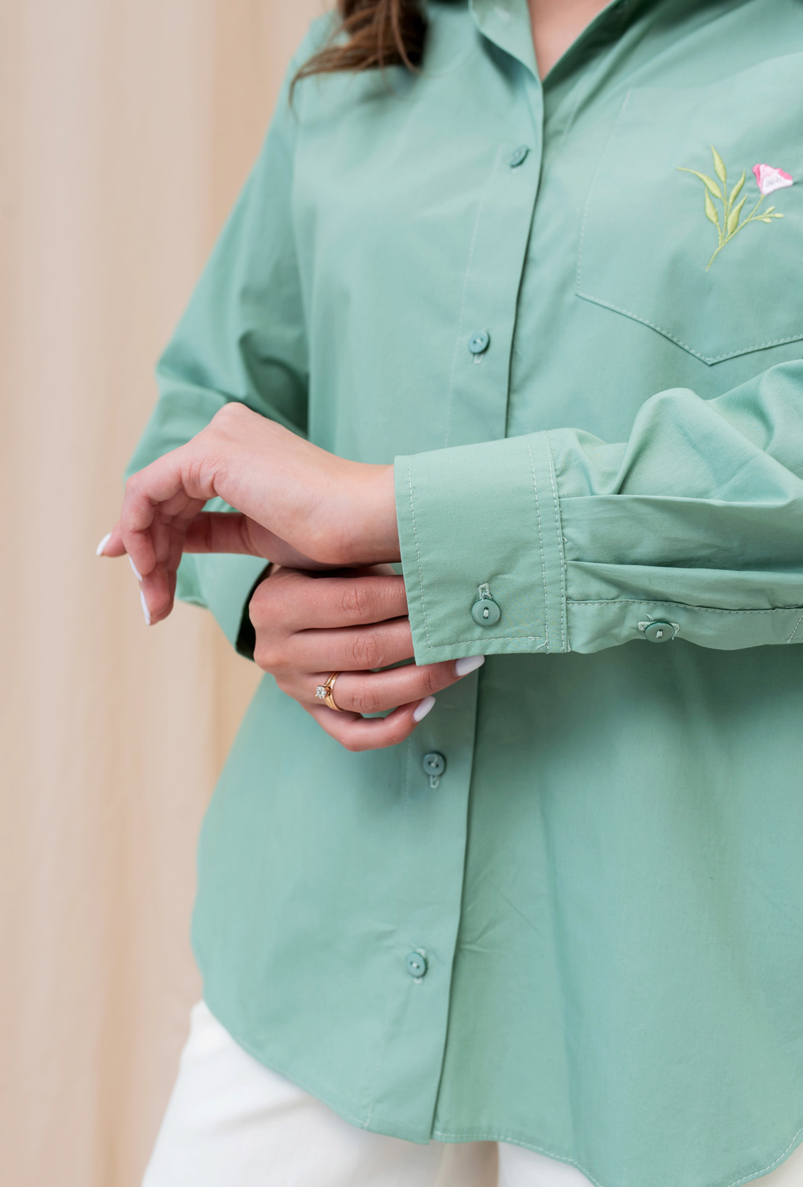 Оливковая рубашка котон с вышивкой —  796046. Maritel. Изображенние 3