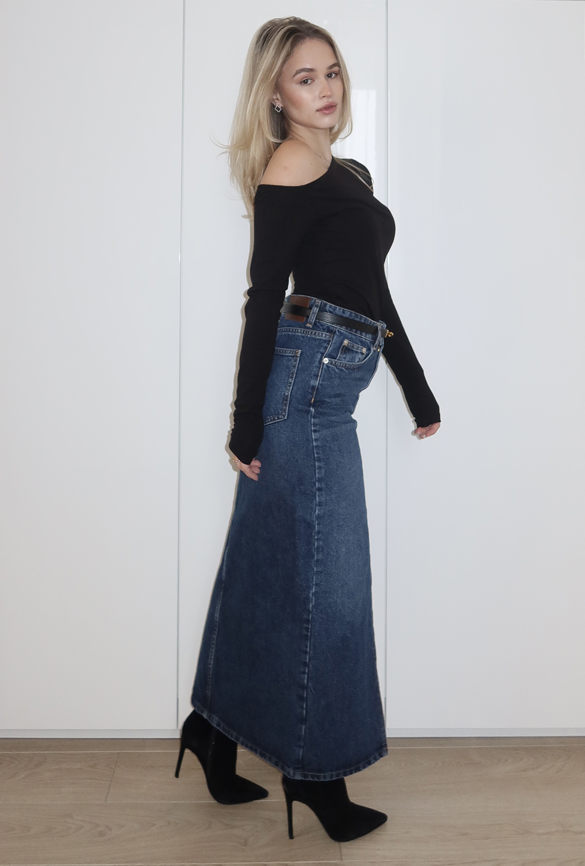 Синяя джинсовая юбка с разрезом. Maritel. Изображенние 2