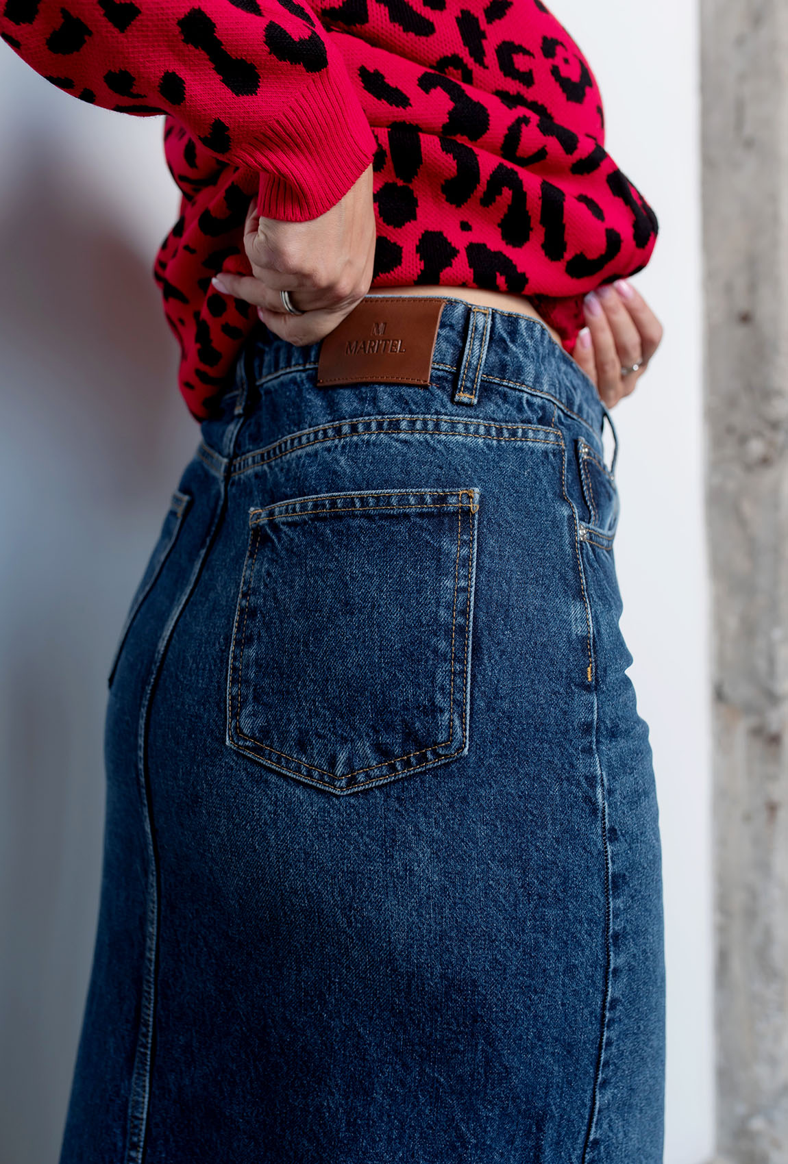 Синяя джинсовая юбка с разрезом — 617714. Maritel. Изображенние 4 Синяя джинсовая юбка с разрезом — 617714. Maritel. Изображенние 4