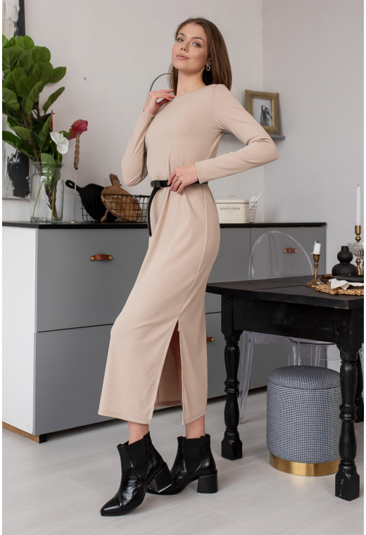 Бежевое платье в рубчик с длинным рукавом — 579522. Maritel. Изображенние 1 Бежевое платье в рубчик с длинным рукавом — 579522. Maritel. Изображенние 1