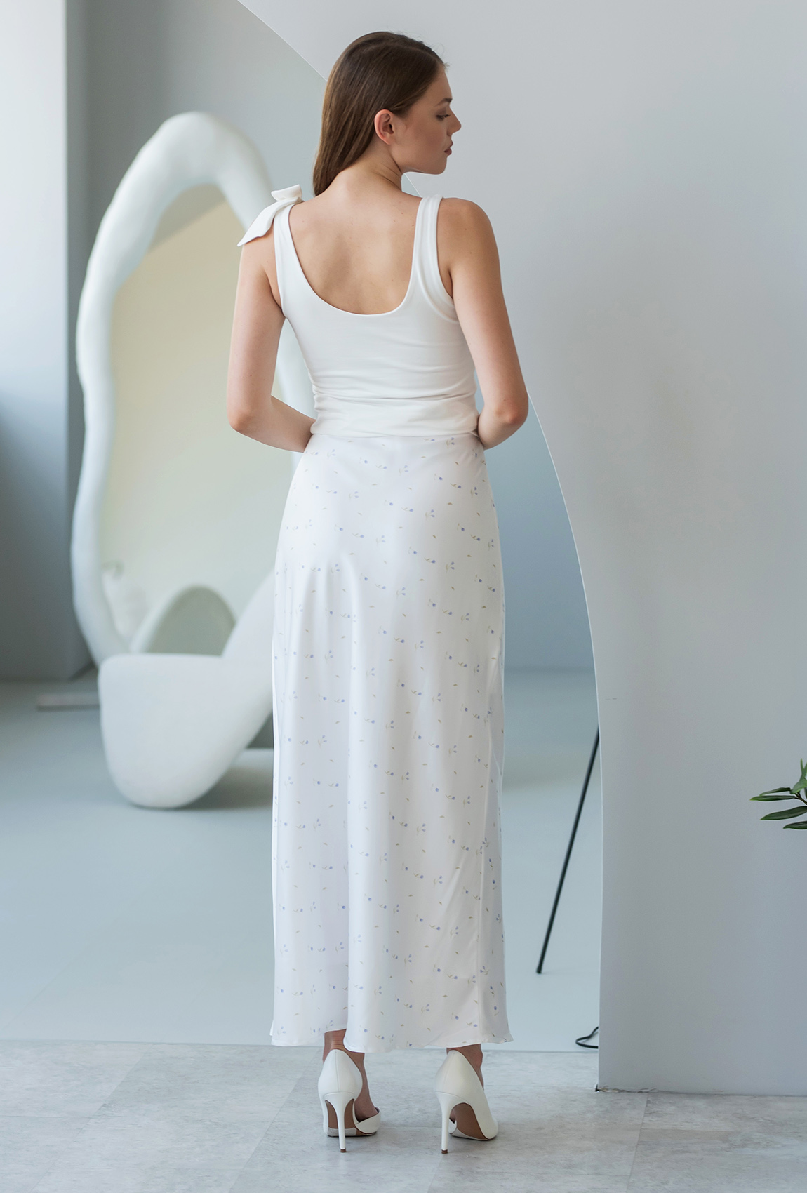 Шелковая белая юбка в цветок  —  693940. Maritel. Изображенние 2 Шелковая белая юбка в цветок  —  693940. Maritel. Изображенние 2