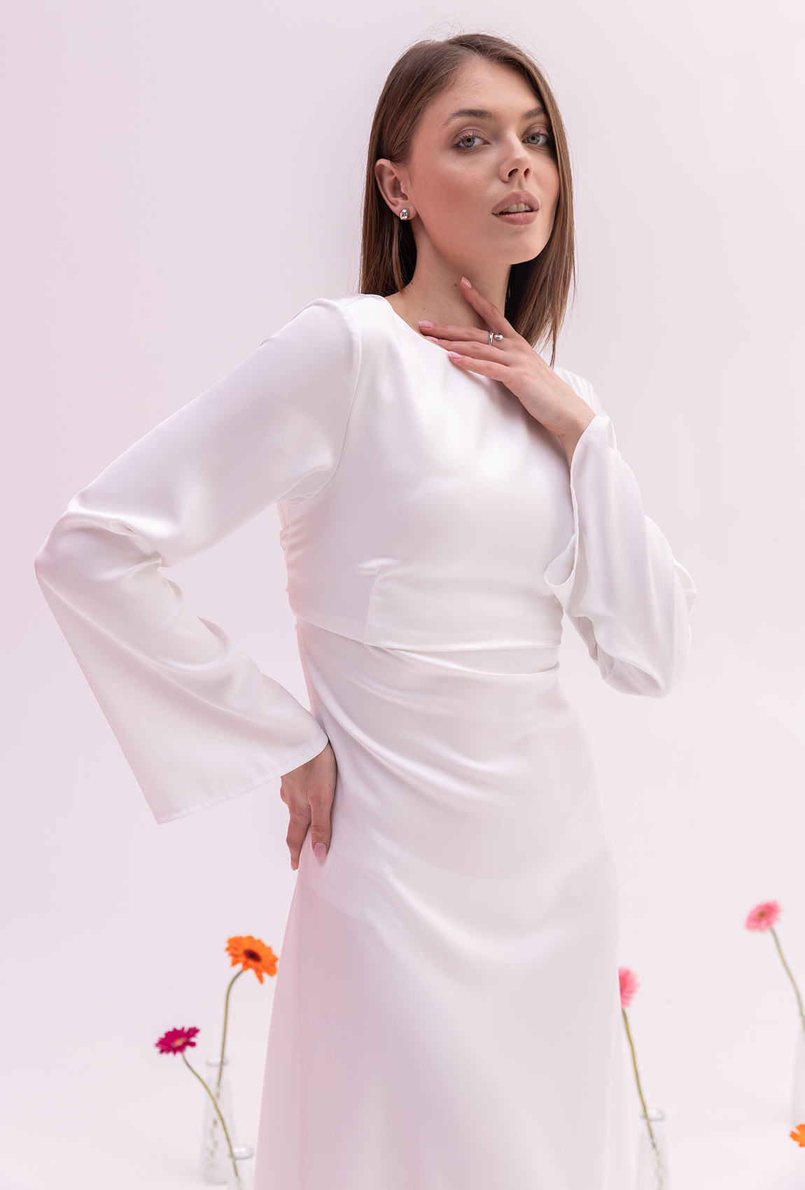 Молочна атласна сукня на зав'язках —  818718. Maritel. Зображення 1