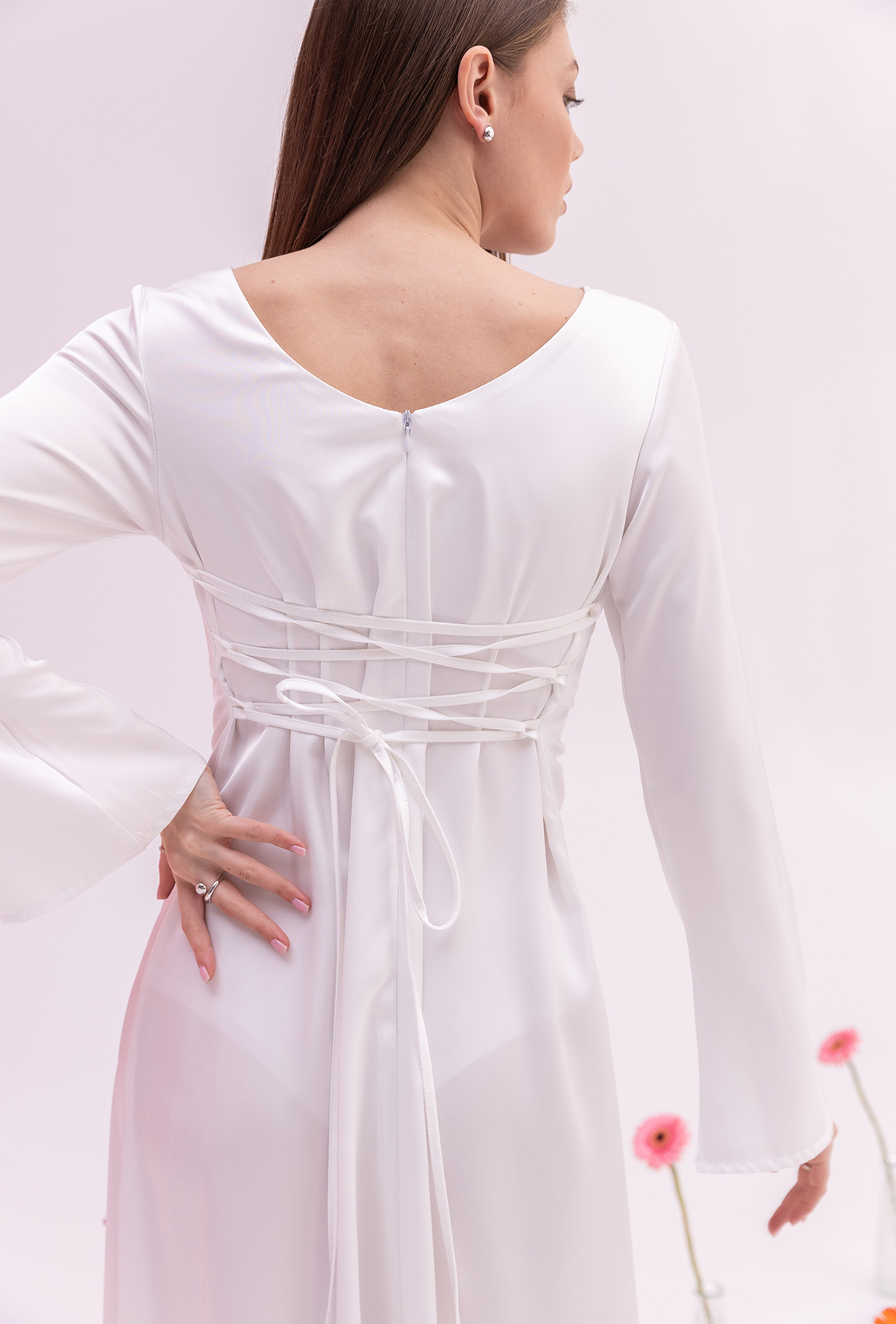 Молочна атласна сукня на зав'язках —  818718. Maritel. Зображення 3