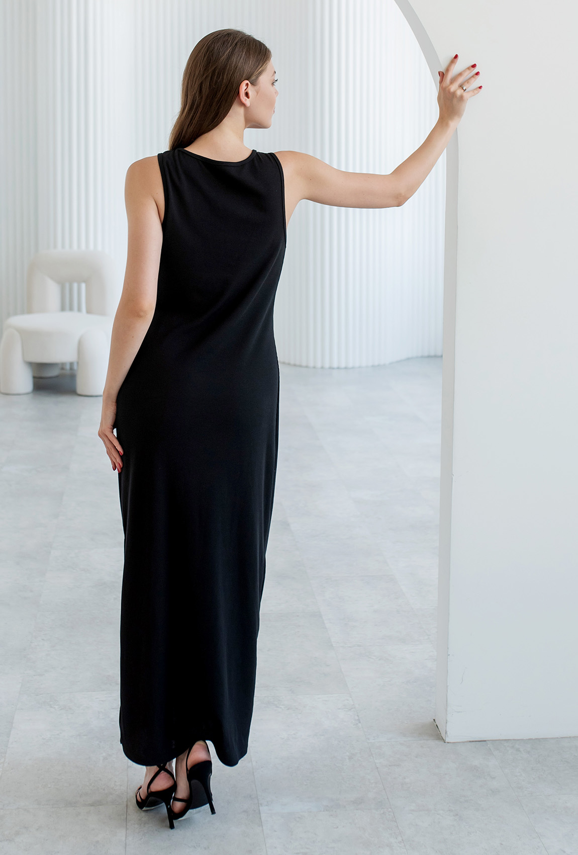 Чорна сукня рубчик з вишивкою серце —  293365. Maritel. Зображення 2 Чорна сукня рубчик з вишивкою серце —  293365. Maritel. Зображення 2