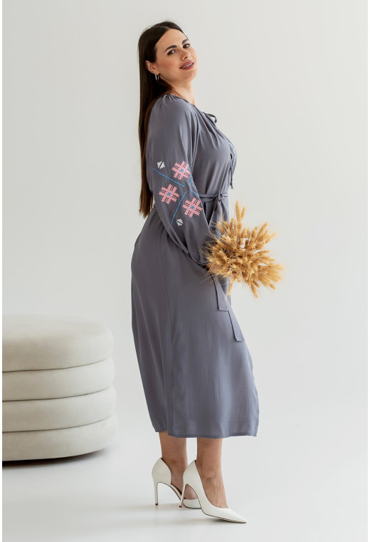 Графитовое платье с вышивкой Украина — 557813. Maritel. Изображенние 1 Графитовое платье с вышивкой Украина — 557813. Maritel. Изображенние 1