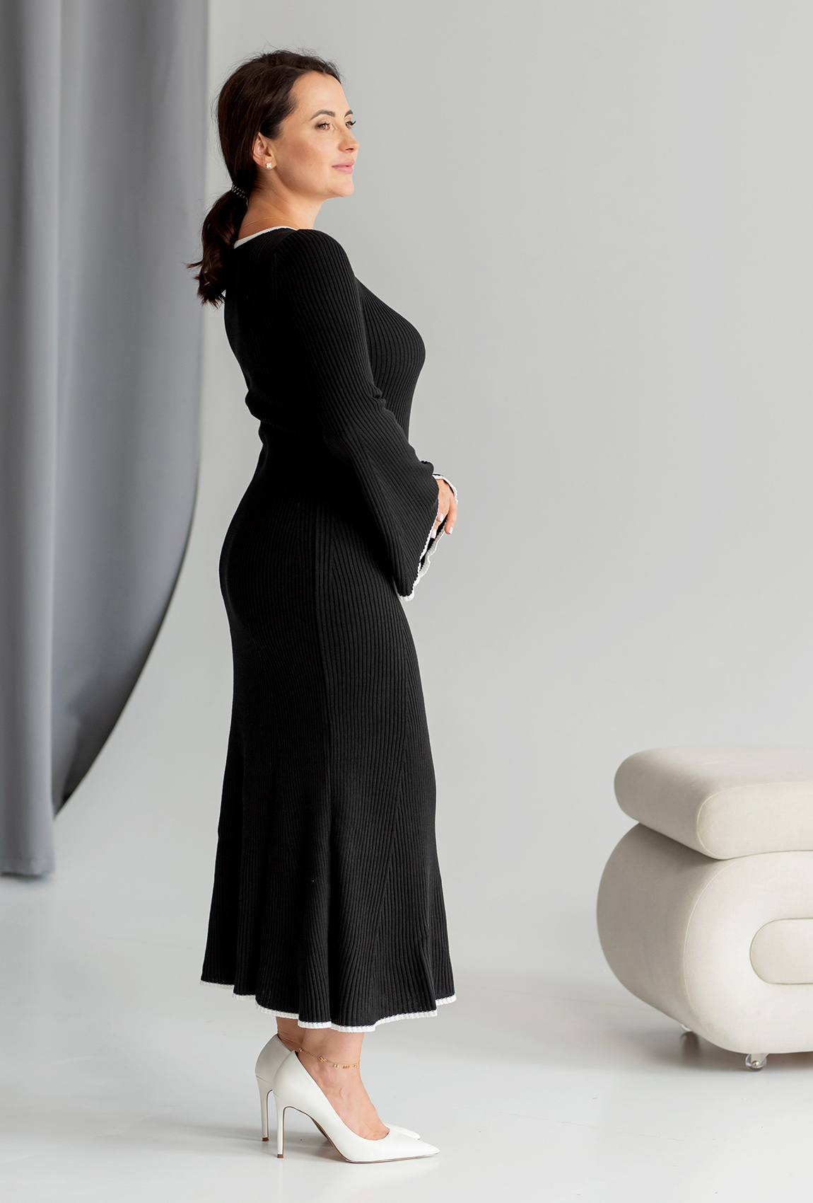 Чорна в'язана сукня міді —  837932. Maritel. Зображення 1