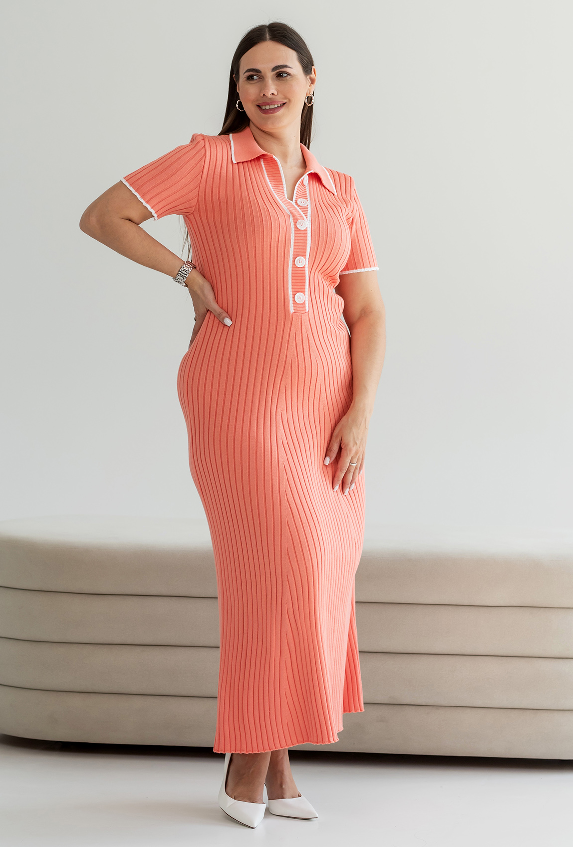 Персиковое платье вязка с пуговицами —  964961. Maritel