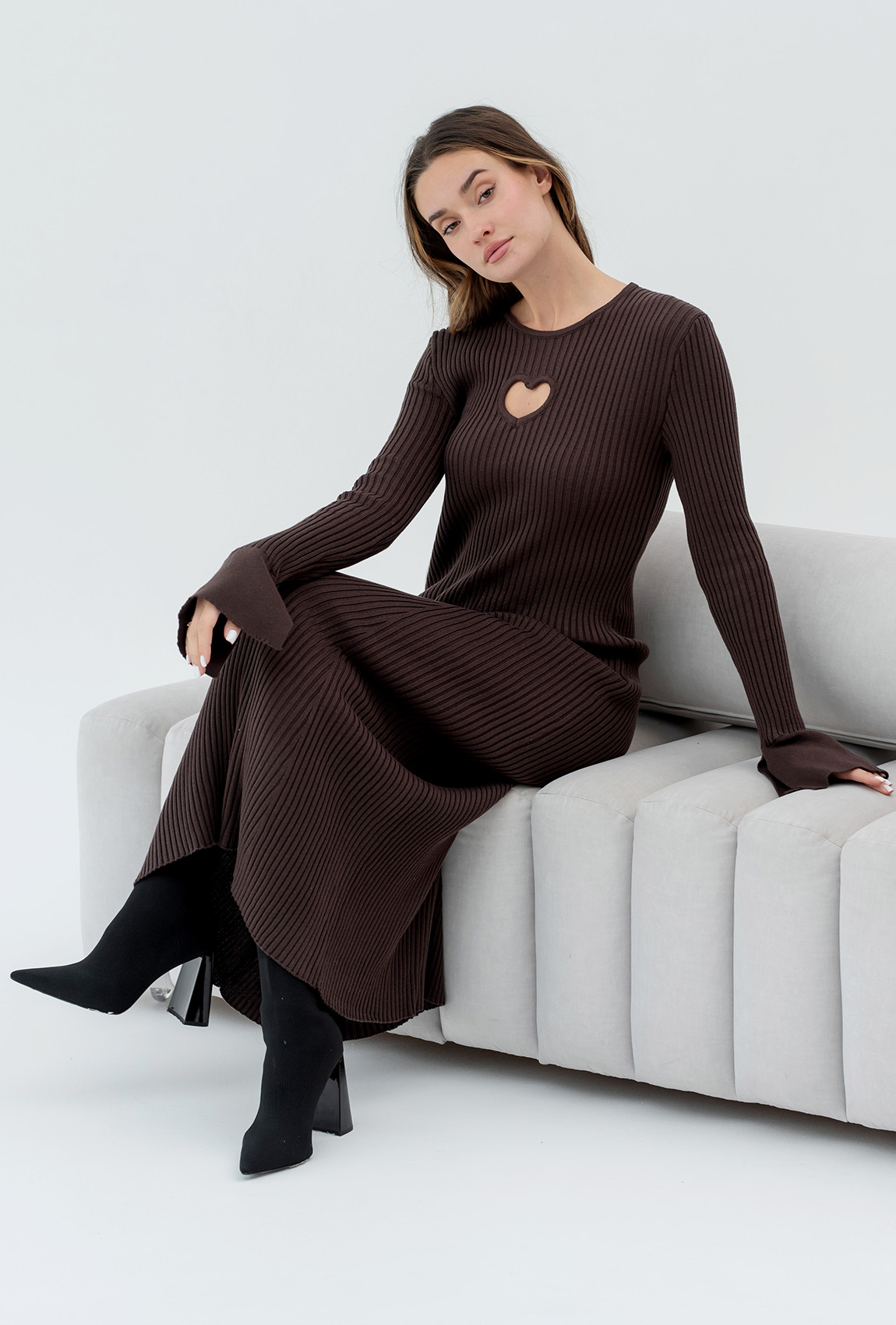 Шоколадное платье вязка с сердцем — 536385. Maritel. Изображенние 5 Шоколадное платье вязка с сердцем — 536385. Maritel. Изображенние 5
