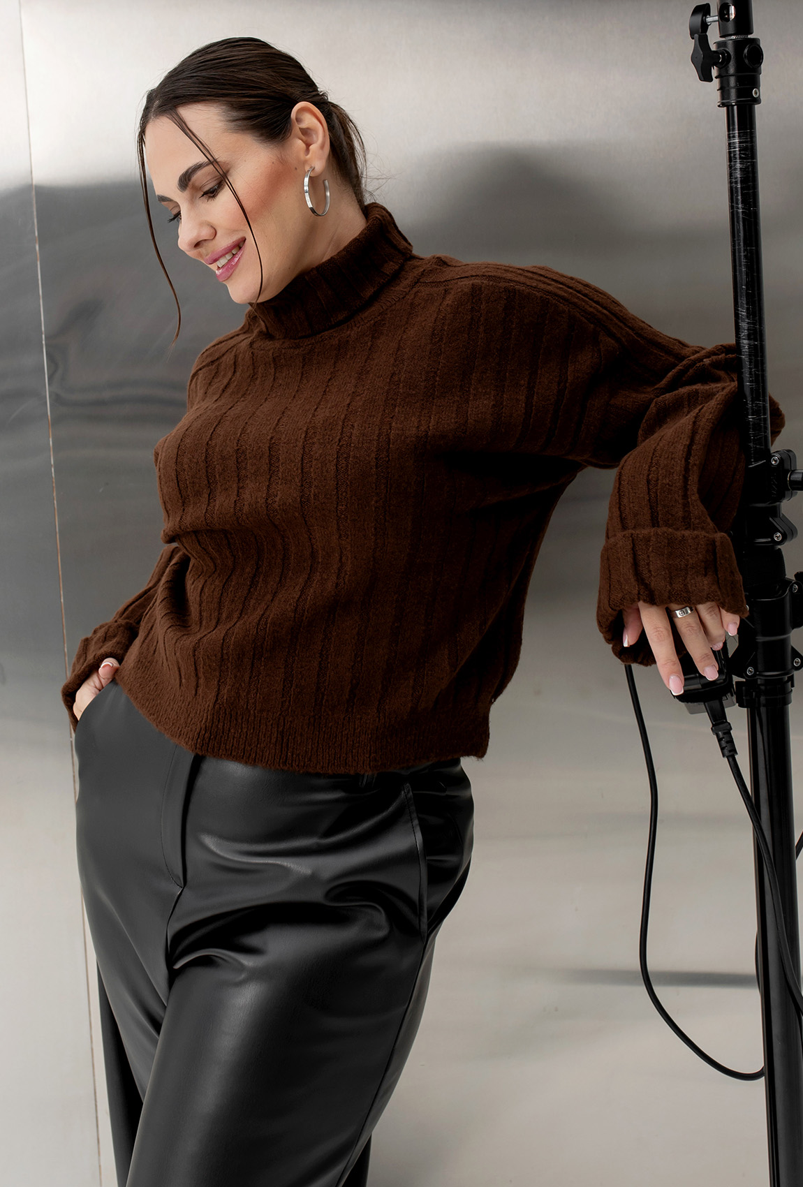 Шоколадний в'язаний светр —  741430. Maritel. Зображення 1