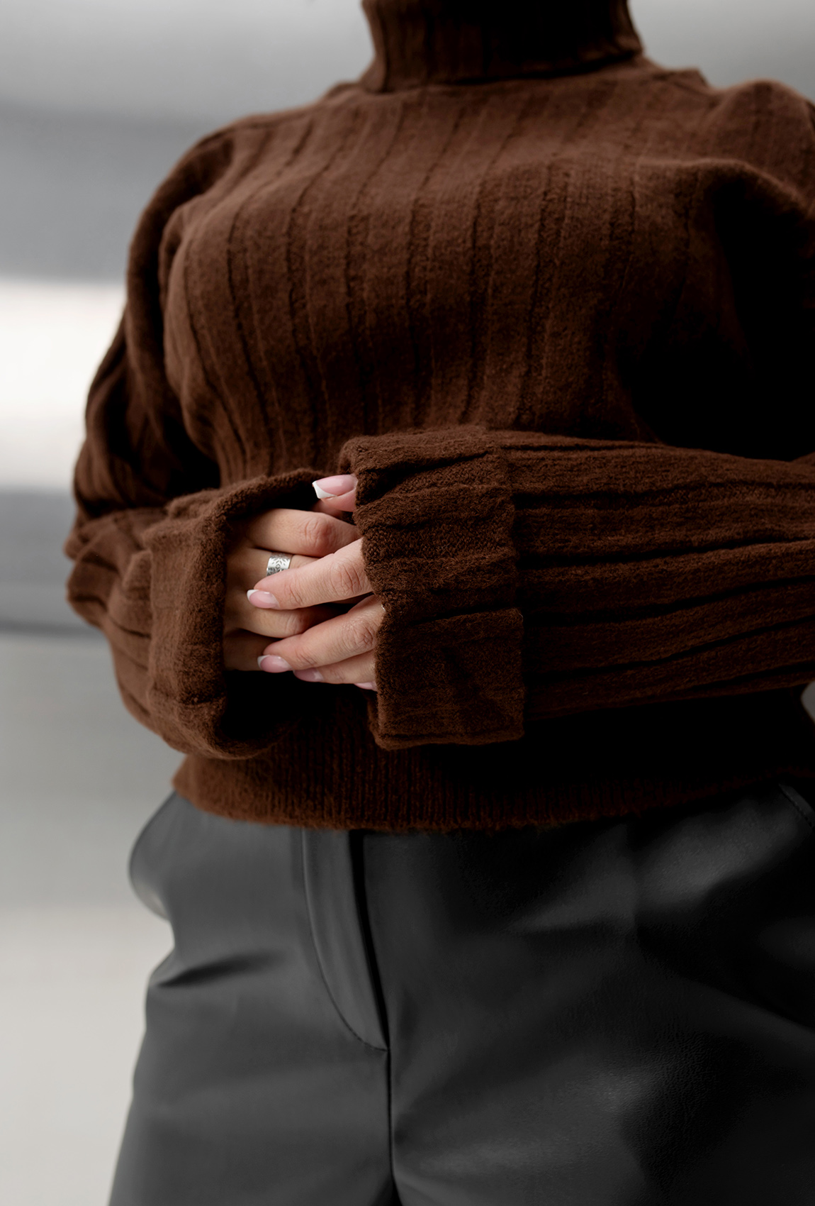 Шоколадний в'язаний светр —  741430. Maritel. Зображення 4