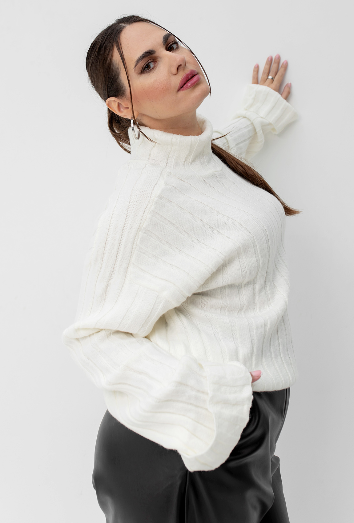 Молочний в'язаний светр —  224413. Maritel. Зображення 1