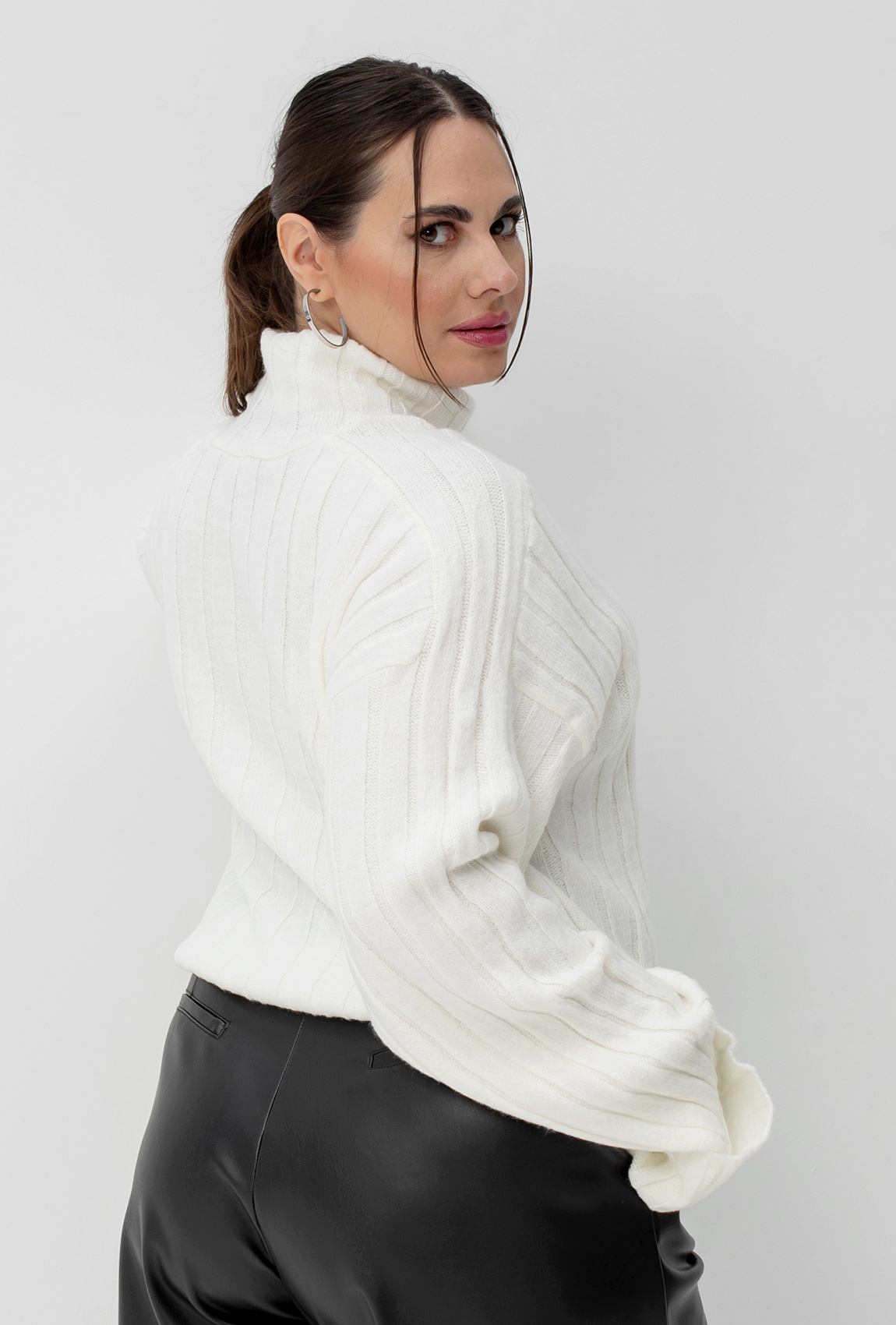 Молочний в'язаний светр —  224413. Maritel. Зображення 2