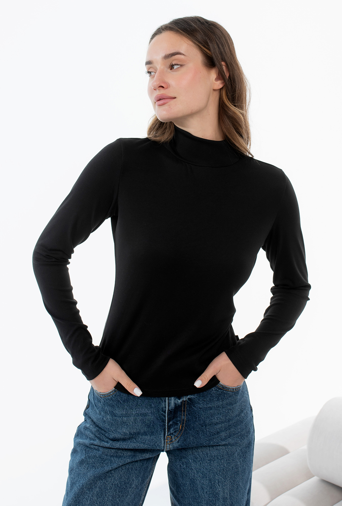 Чорний гольф джерсі —  739933. Maritel