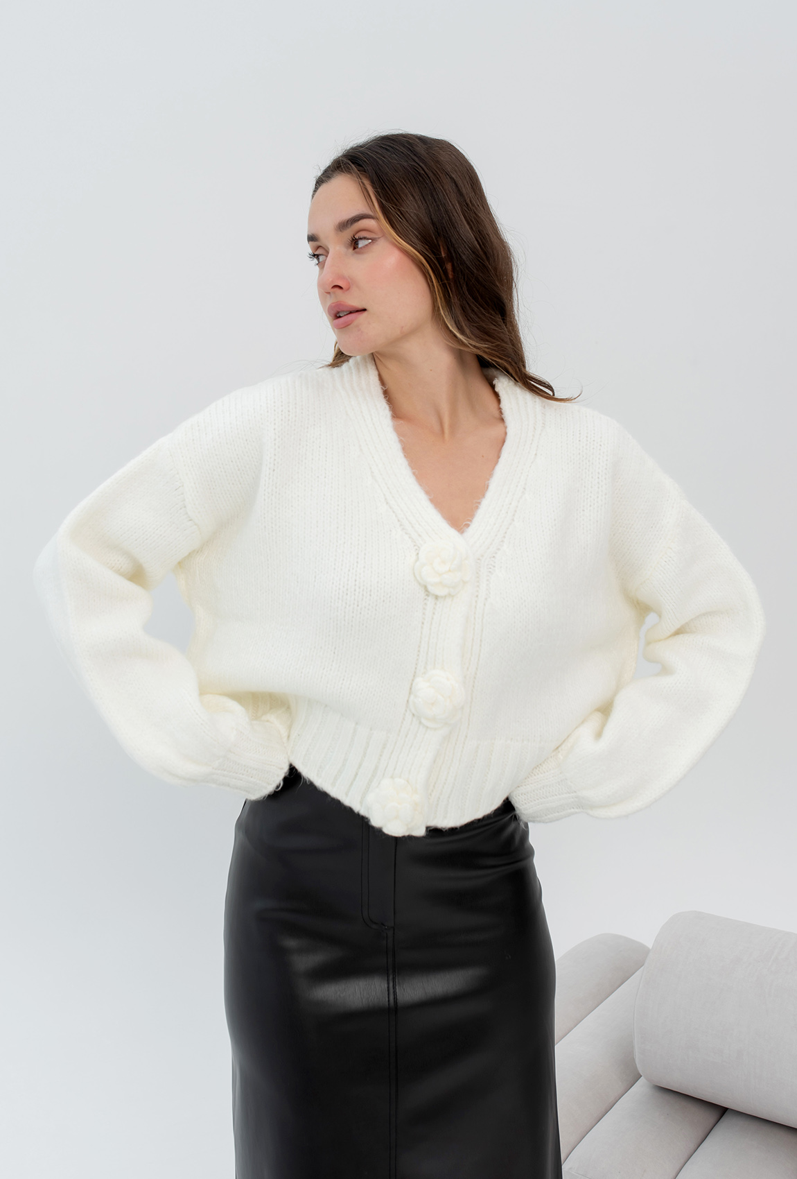 Молочний кардиган з квітками —  891121. Maritel. Зображення 3