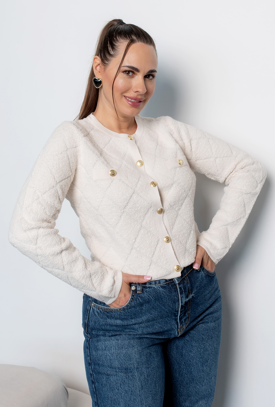 Молочная вязаная кофта с пуговицами. —  133586. Maritel. Изображенние 1