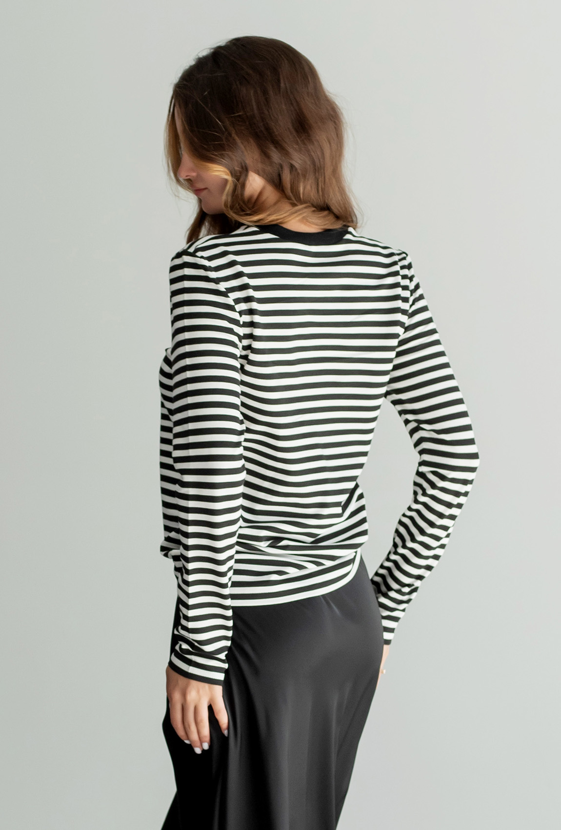 Лонгслив белый в черную полоску —  400389. Maritel. Изображенние 1