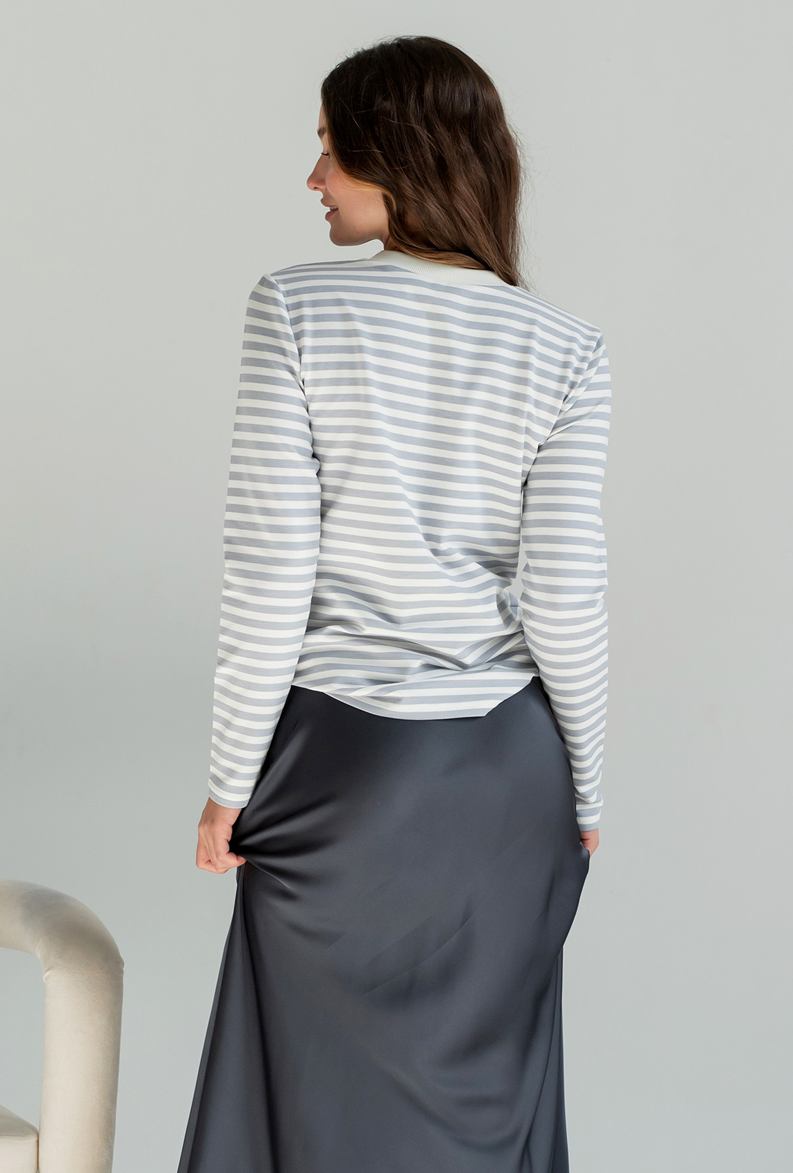 Лонгслив белый в серую полоску —  416085. Maritel. Изображенние 2