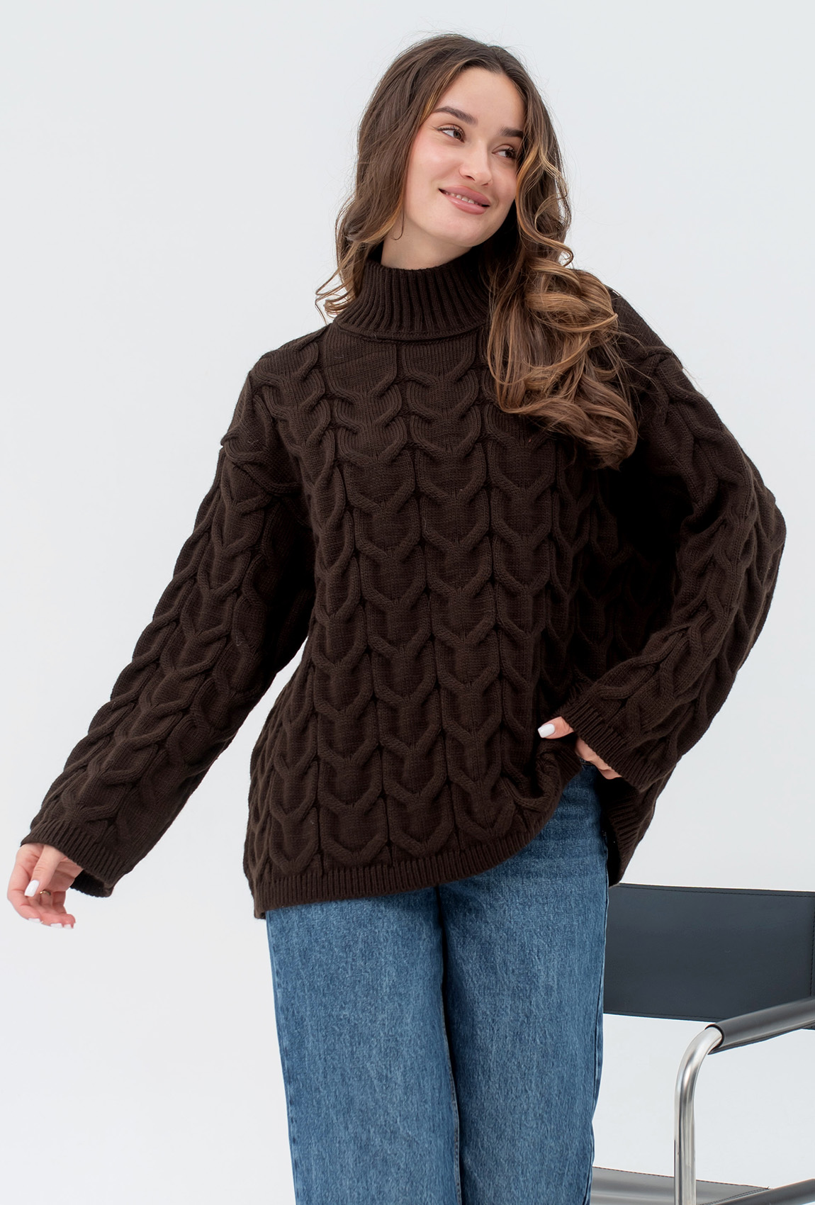 Шоколадный вязаный свитер коса — 739904. Maritel Шоколадный вязаный свитер коса — 739904. Maritel