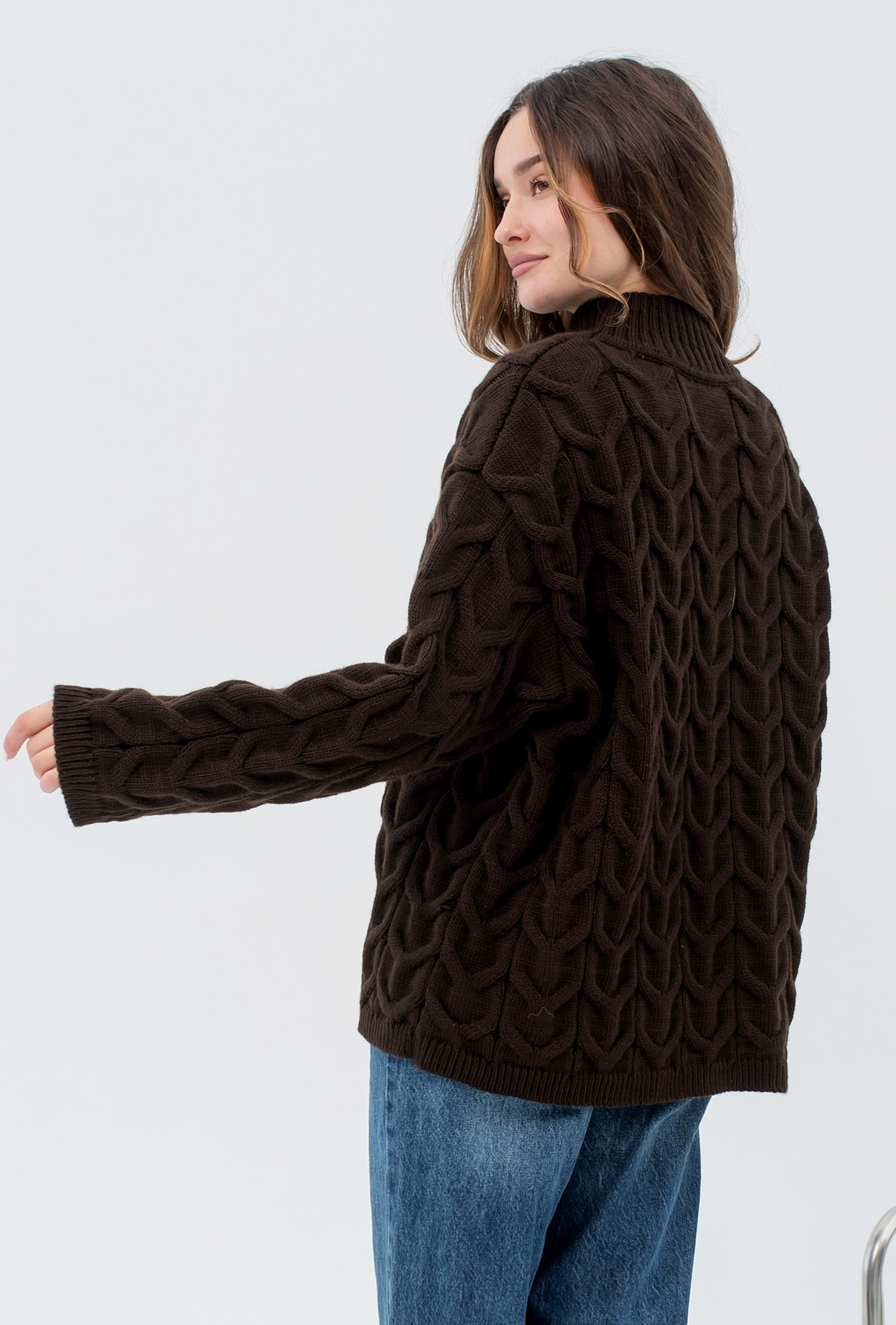 Шоколадный вязаный свитер коса — 739904. Maritel. Изображенние 5 Шоколадный вязаный свитер коса — 739904. Maritel. Изображенние 5