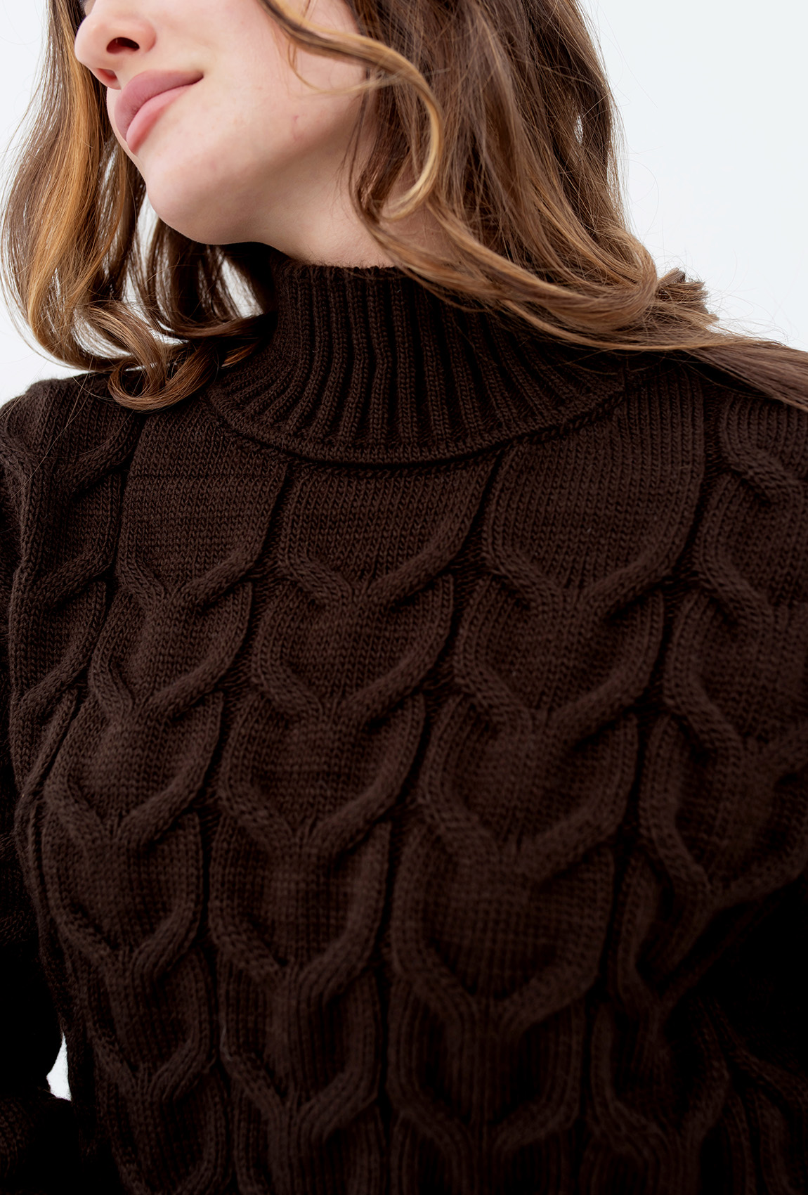 Шоколадный вязаный свитер коса — 739904. Maritel. Изображенние 3 Шоколадный вязаный свитер коса — 739904. Maritel. Изображенние 3