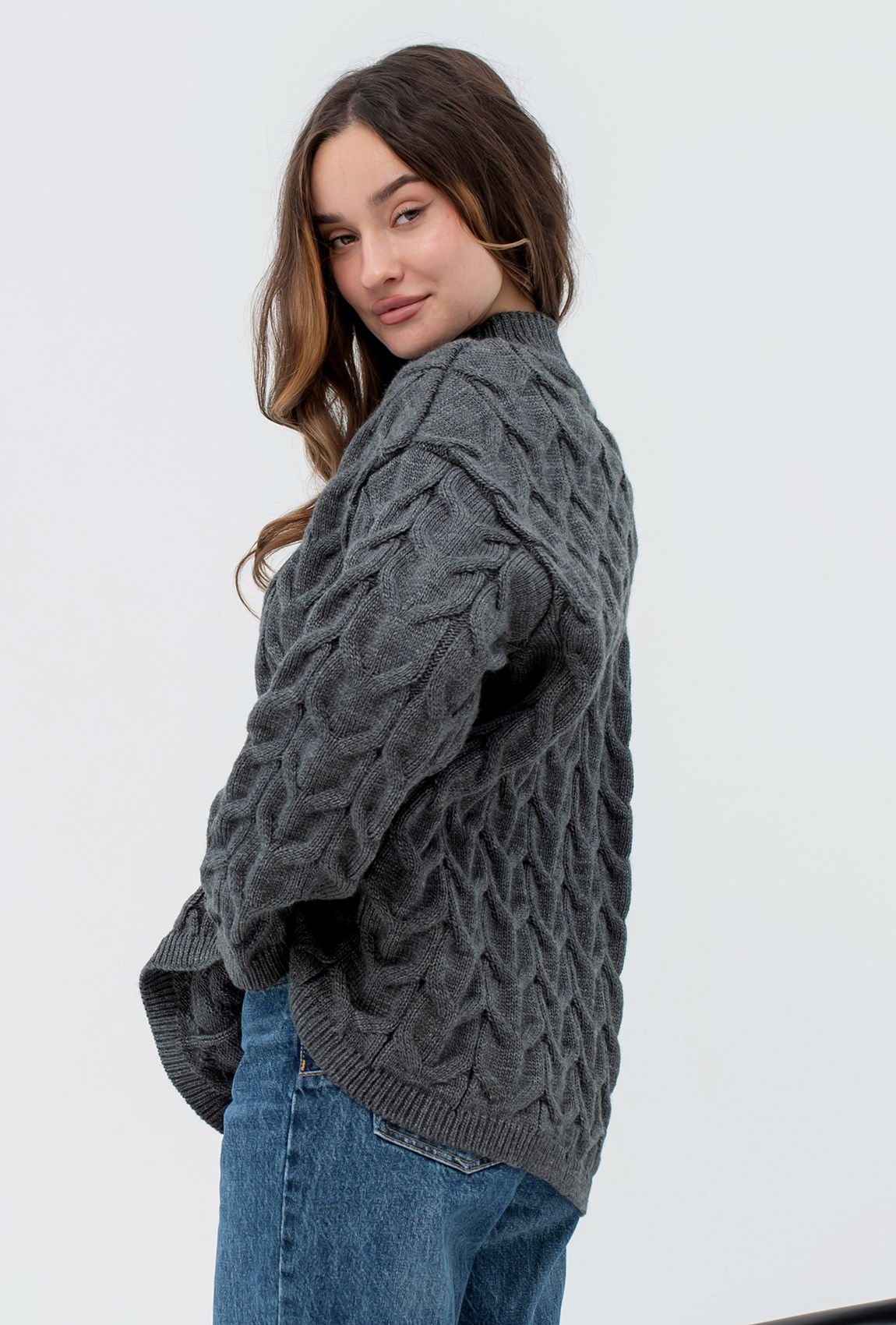 Графитовый вязаный свитер коса —  250062. Maritel. Изображенние 1