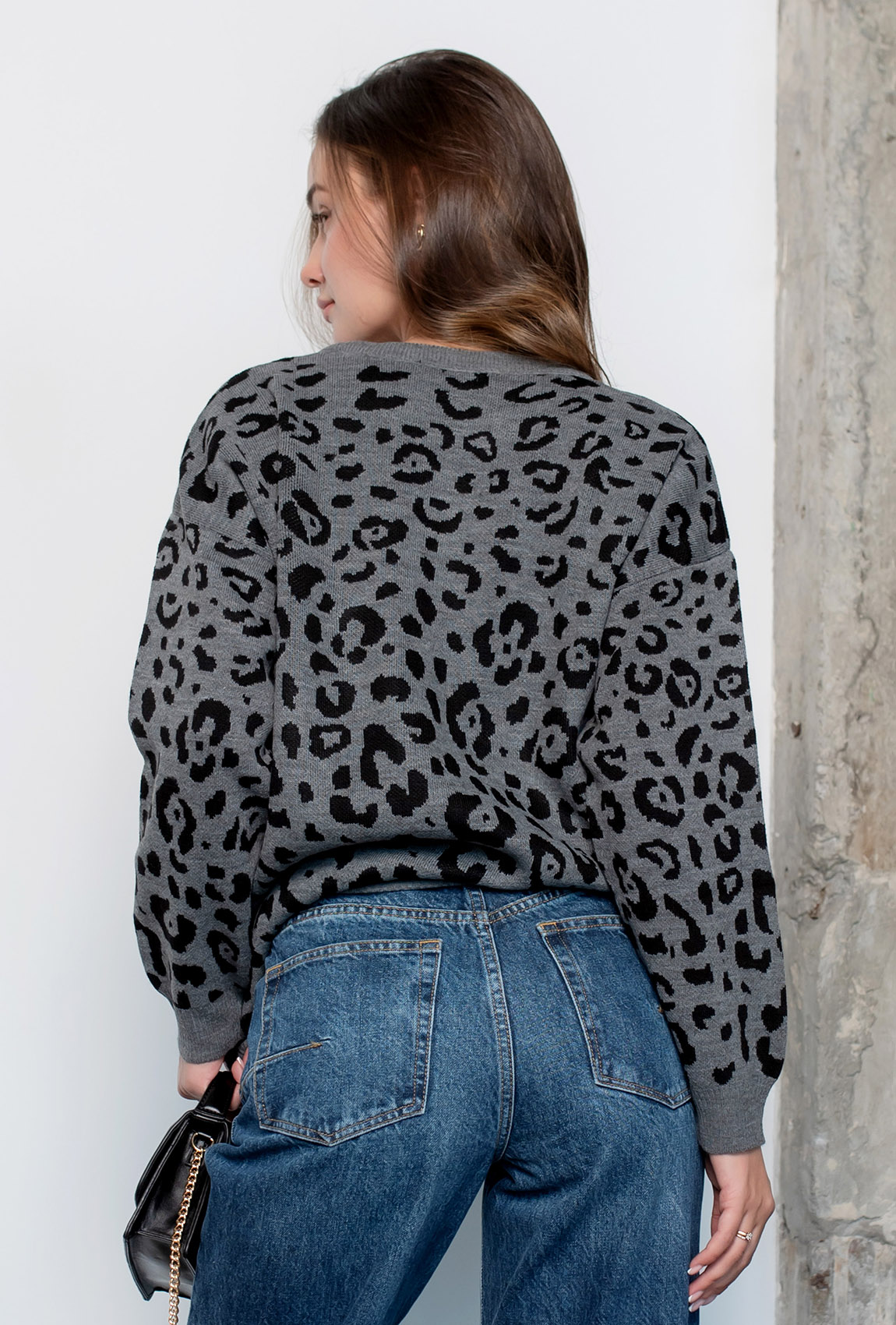 Свитер вязаный серый леопард — 713425. Maritel. Изображенние 2 Свитер вязаный серый леопард — 713425. Maritel. Изображенние 2