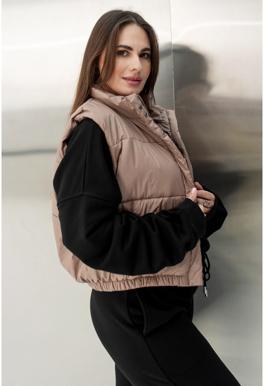 Вкорочений жилет кольору капучино — 962929. Maritel. Зображення 1 Вкорочений жилет кольору капучино — 962929. Maritel. Зображення 1