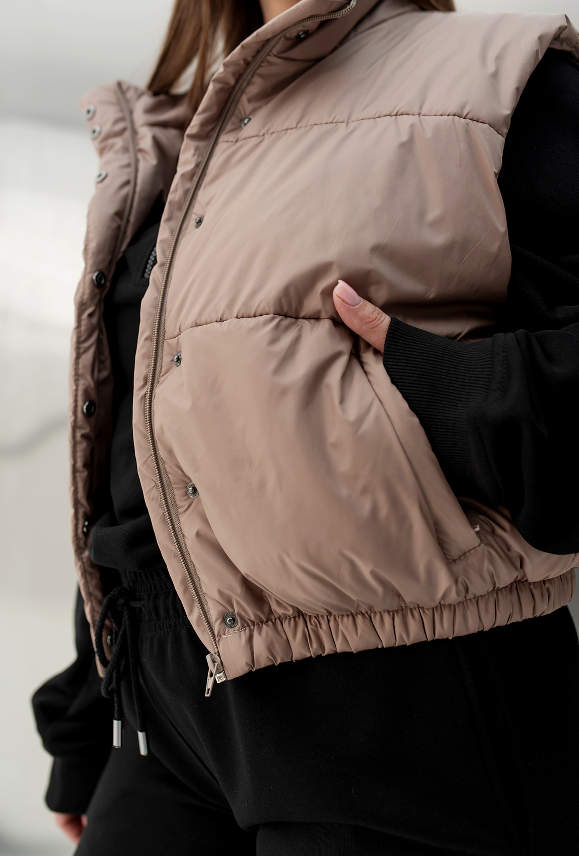 Укороченный жилет цвета капучино —  962929. Maritel. Изображенние 4