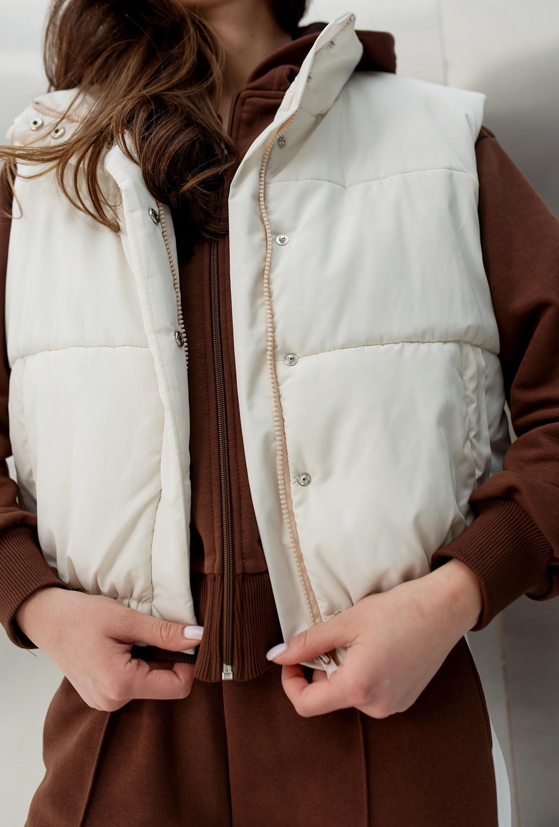 Молочний вкорочений жилет —  301295. Maritel. Зображення 3