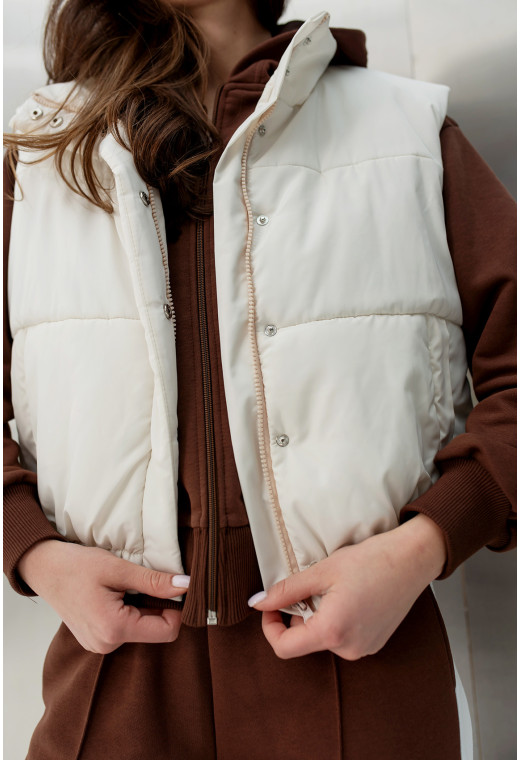 Молочный укороченный жилет —  301295. Maritel. Изображенние 3 Молочный укороченный жилет —  301295. Maritel. Изображенние 3