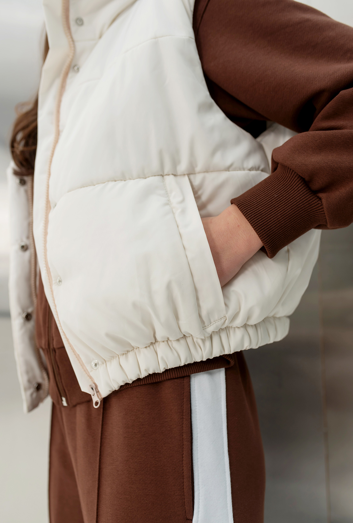 Молочний вкорочений жилет —  301295. Maritel. Зображення 4