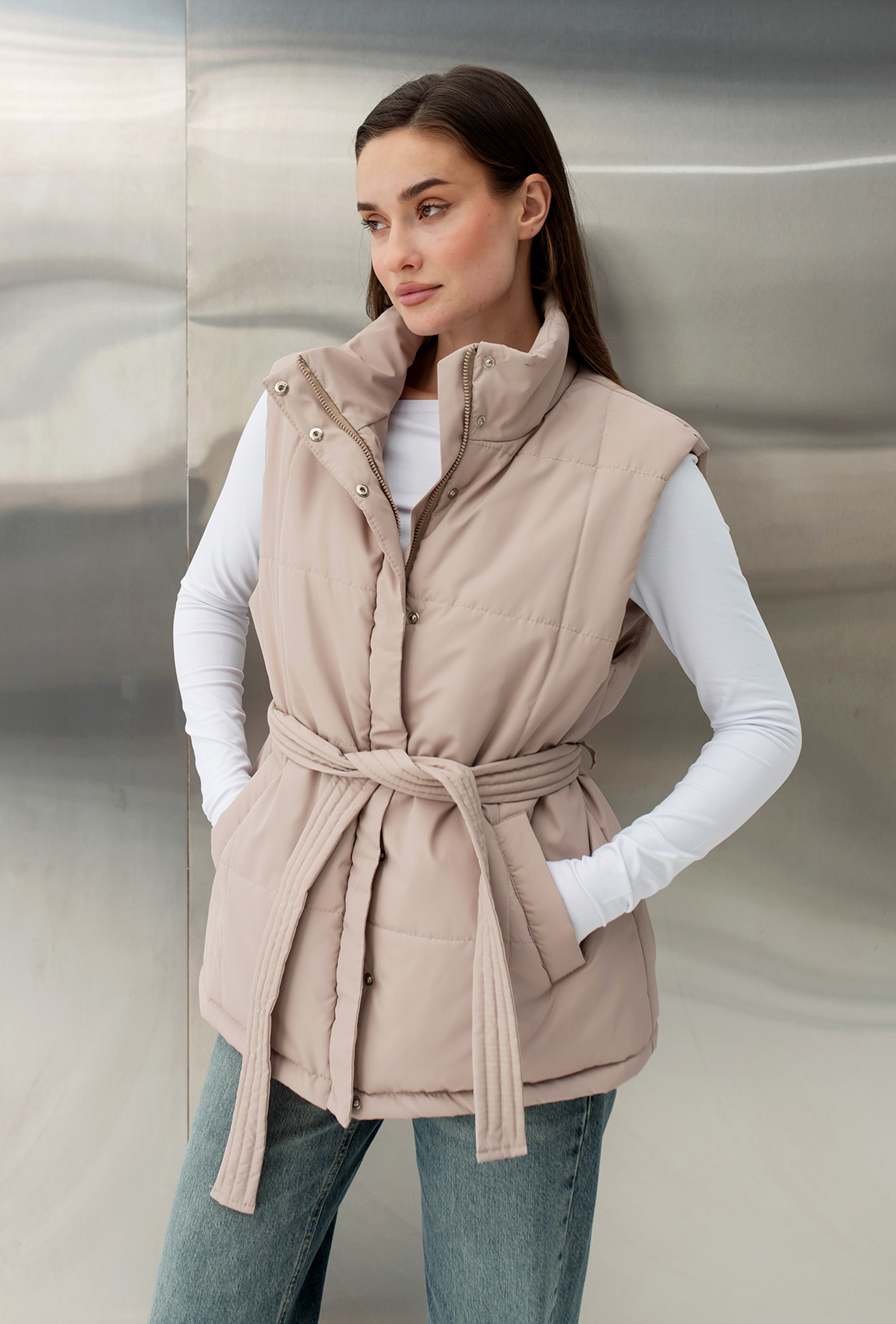 Бежевая весенняя жилетка —  525127. Maritel Бежевая весенняя жилетка —  525127. Maritel