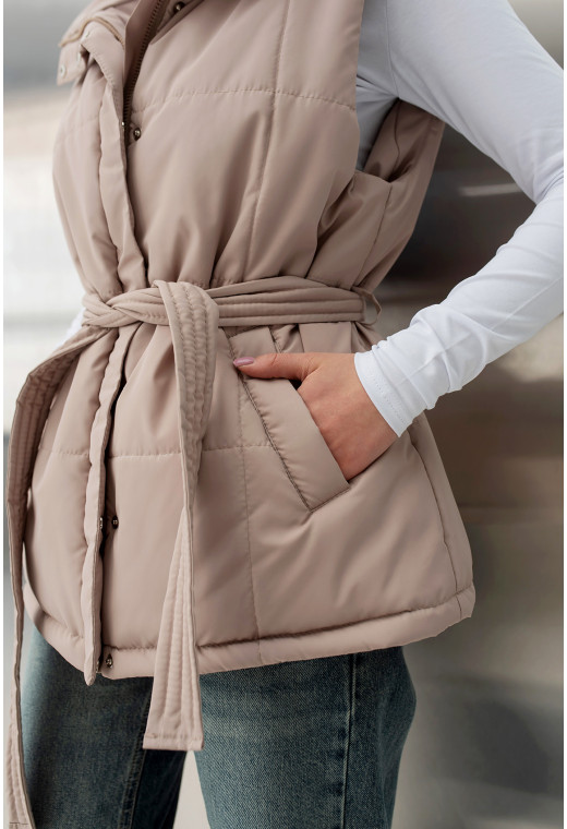 Бежевая весенняя жилетка —  525127. Maritel. Изображенние 4 Бежевая весенняя жилетка —  525127. Maritel. Изображенние 4