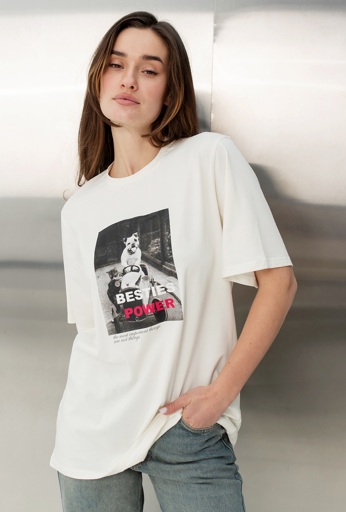 Молочная оверсайз футболка Besties power —  643284. Maritel