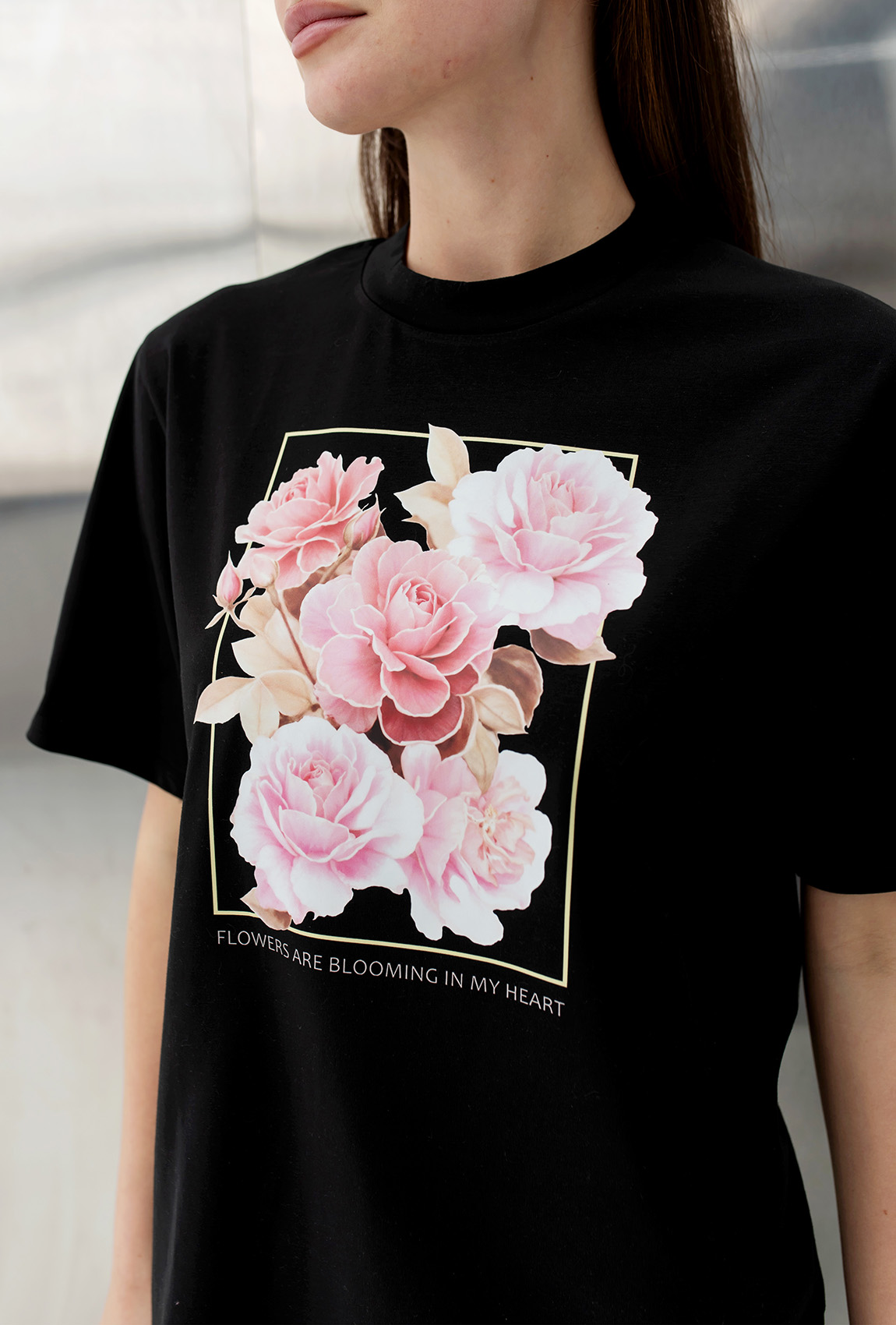 Черная футболка цветы —  959624. Maritel. Изображенние 4 Черная футболка цветы —  959624. Maritel. Изображенние 4