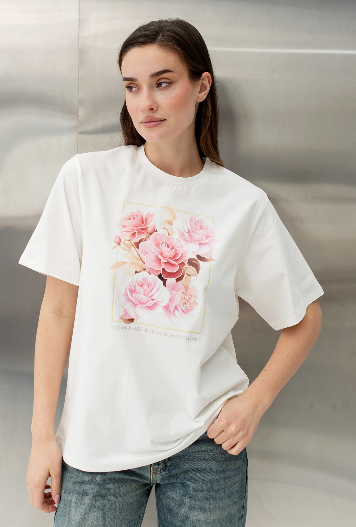 Молочная футболка цветы —  895117. Maritel Молочная футболка цветы —  895117. Maritel