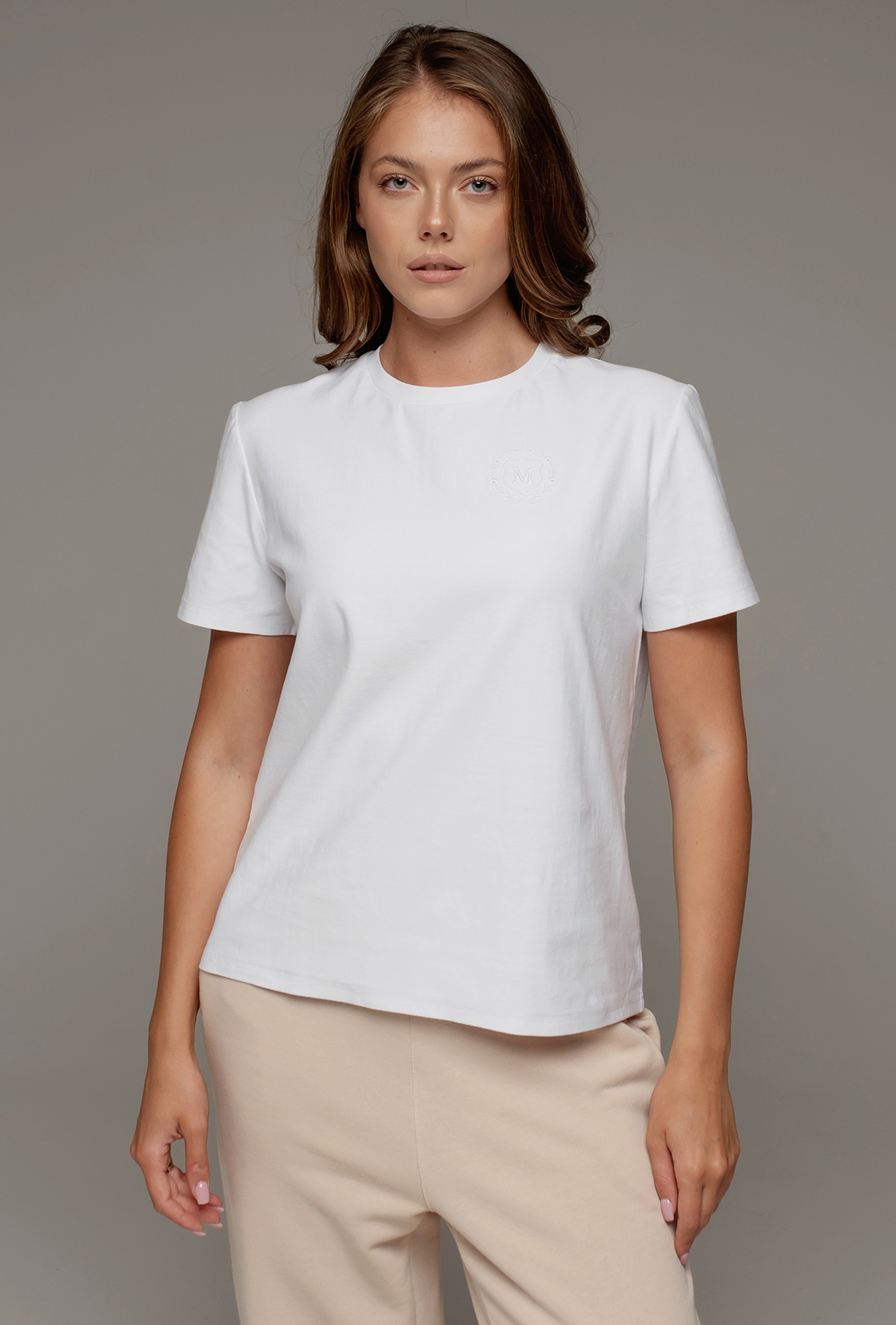 Молочная футболка с вышивкой —  481941. Maritel