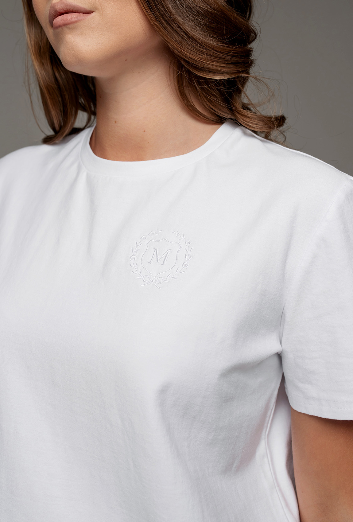 Молочная футболка с вышивкой —  481941. Maritel. Изображенние 3