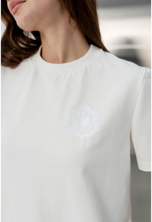Молочна футболка з вишивкою Secret — 716090. Maritel. Зображення 3 Молочна футболка з вишивкою Secret — 716090. Maritel. Зображення 3