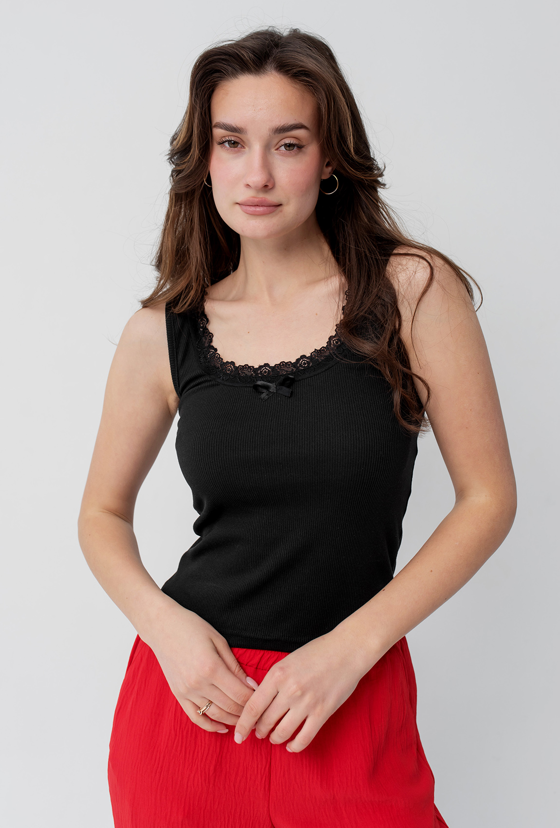 Чорна майка з кружевом —  141654. Maritel