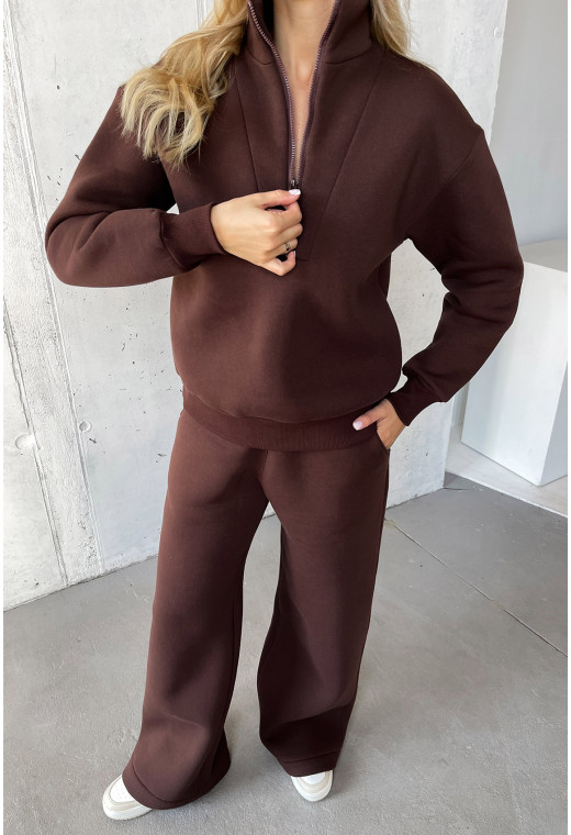 Шоколадный костюм футер со стойкой — 527329. Maritel. Изображенние 4 Шоколадный костюм футер со стойкой — 527329. Maritel. Изображенние 4